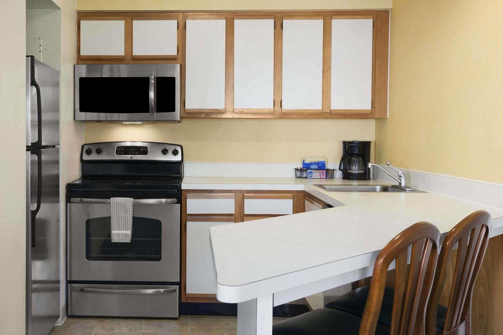 Hawthorn By Wyndham Airport 3*