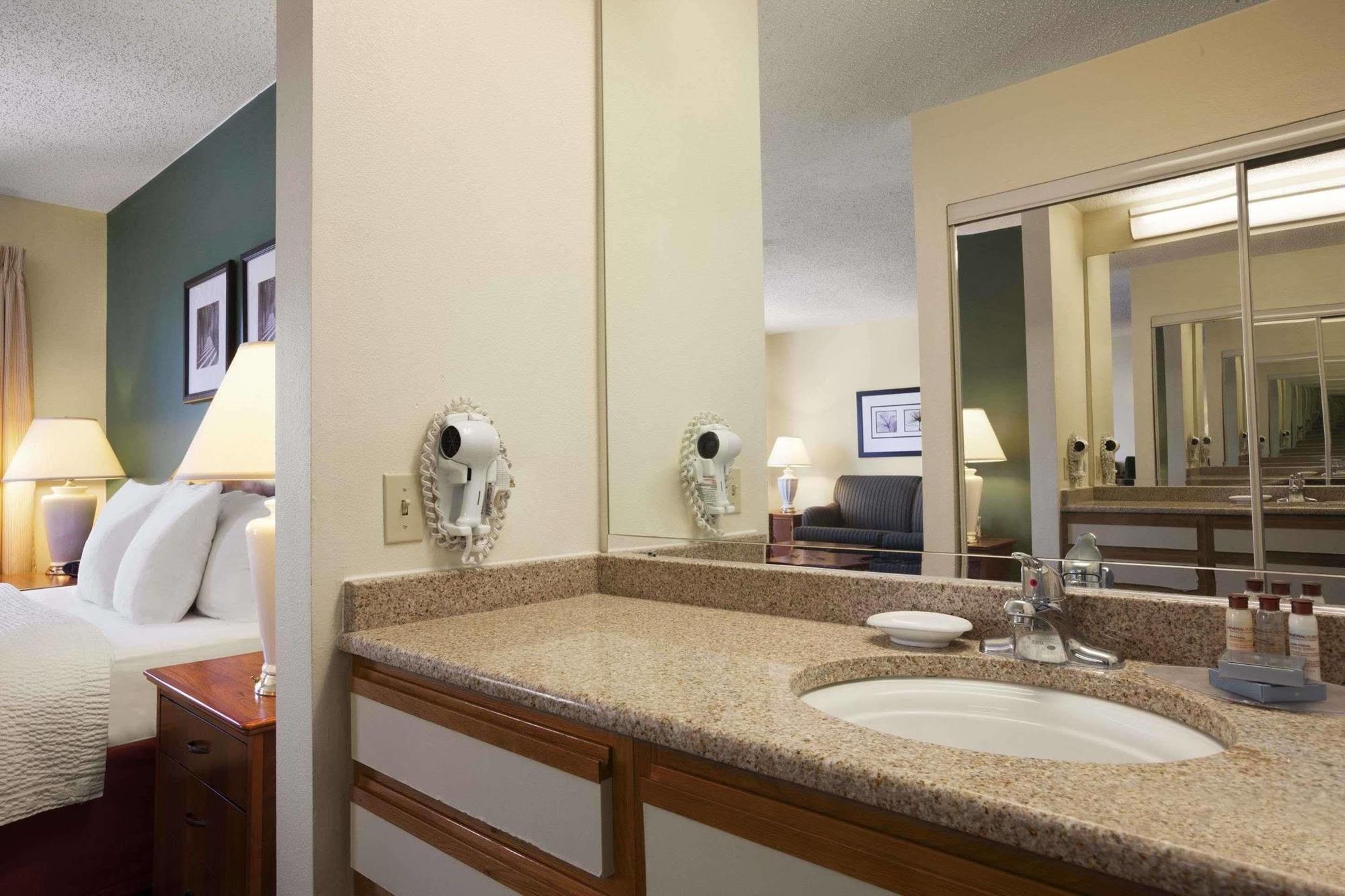 Hotel Hawthorn By Wyndham Airport
