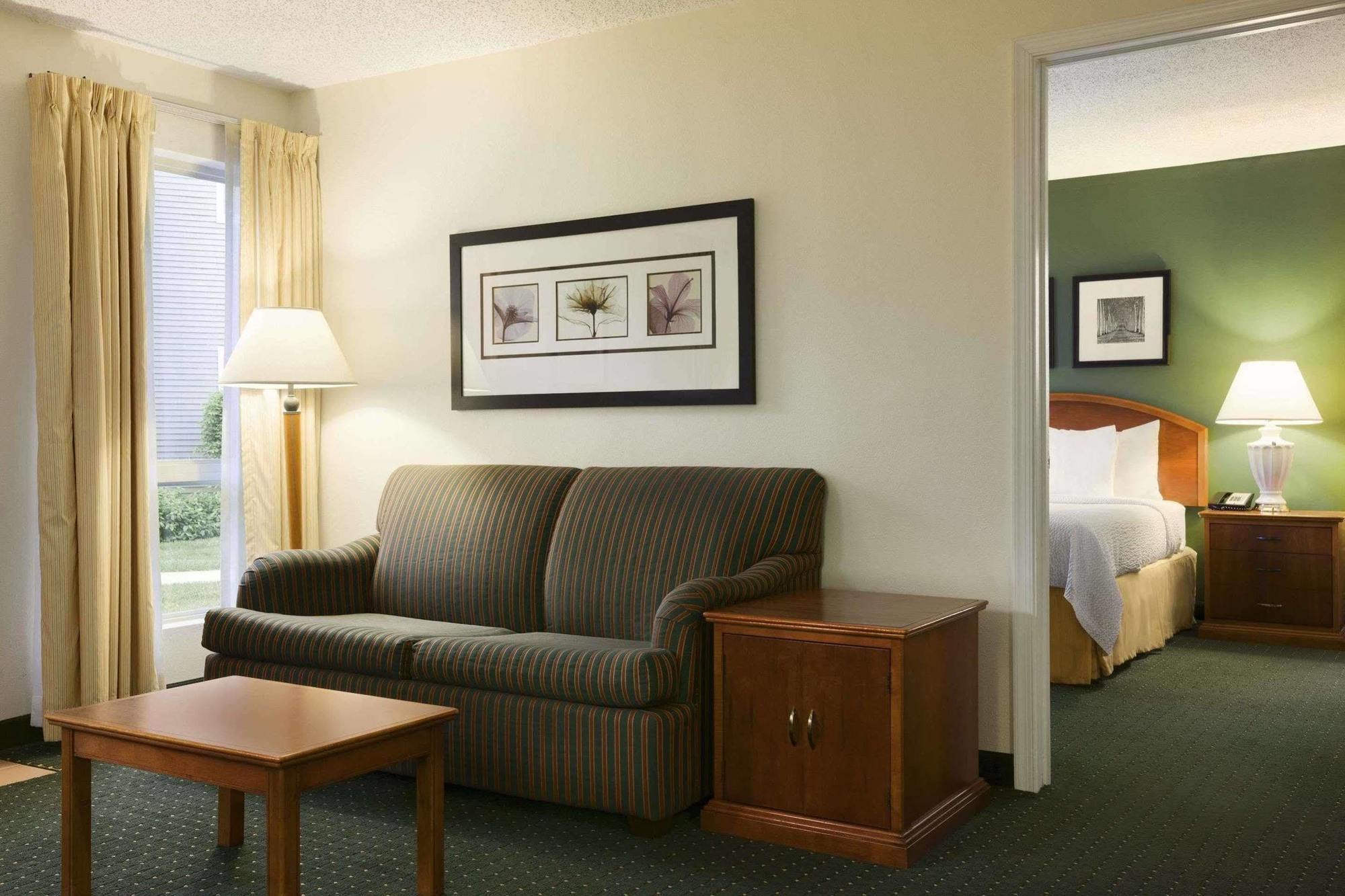 Hotel Hawthorn By Wyndham Airport
