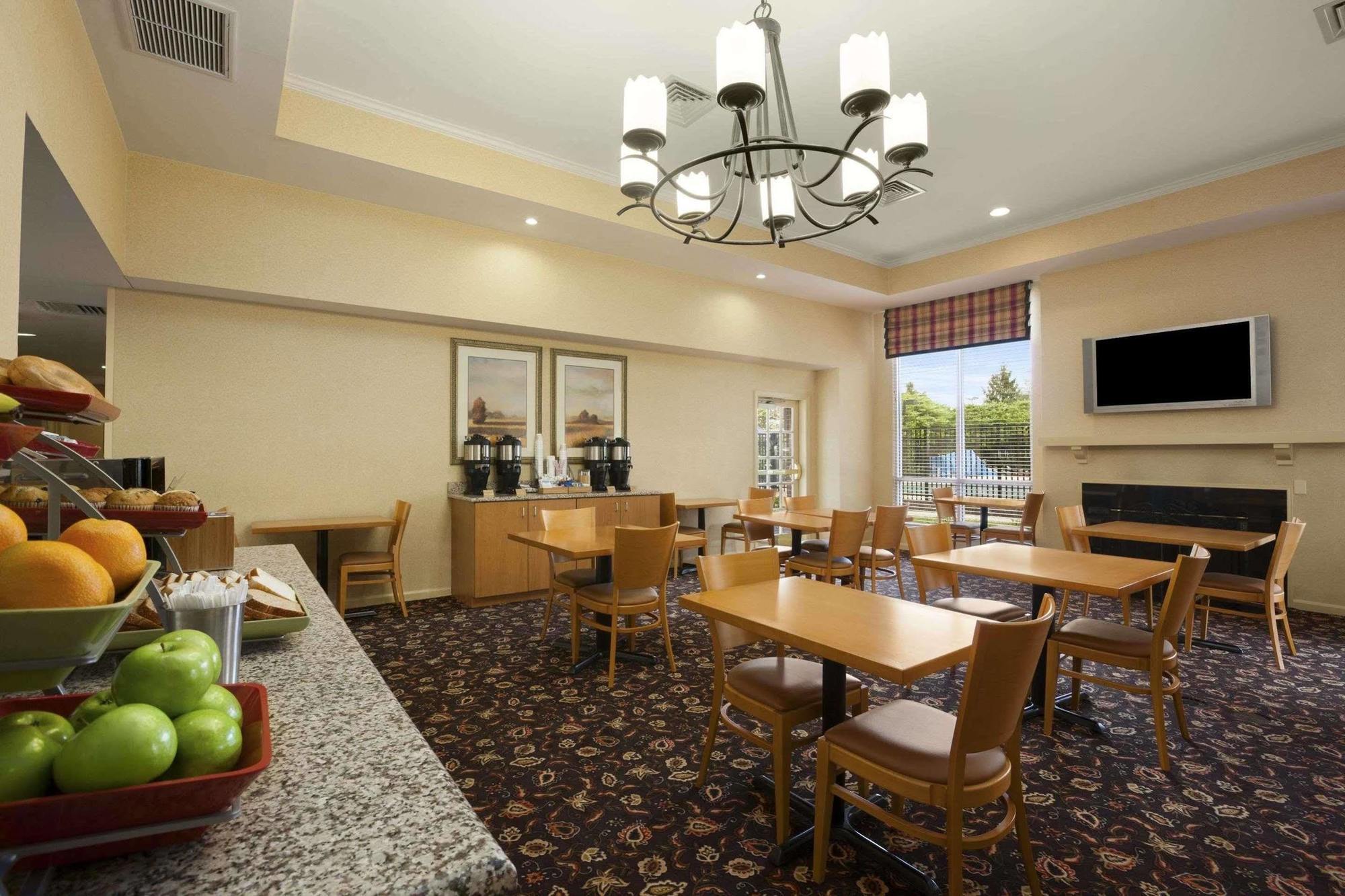 Hawthorn By Wyndham Airport