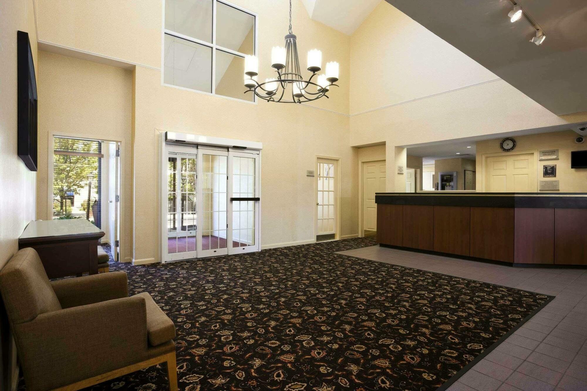 Hawthorn By Wyndham Airport 3*
