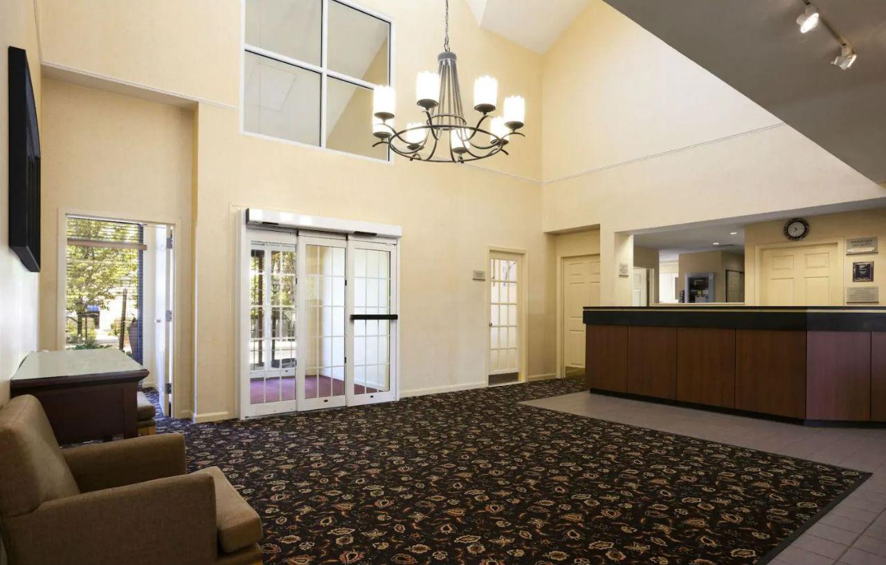 Hawthorn By Wyndham Airport 3*
