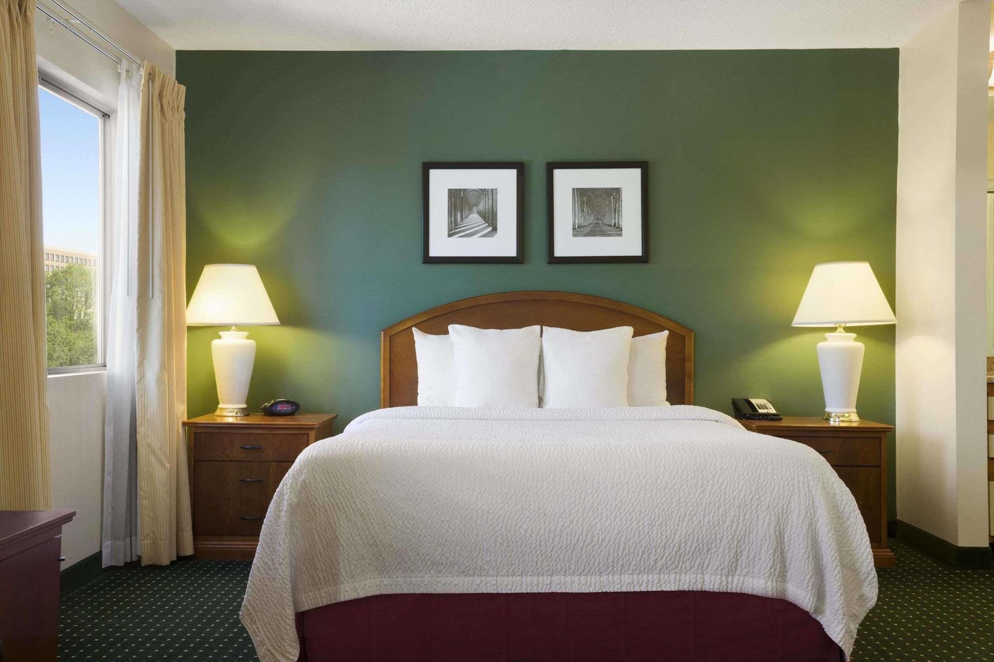 Hawthorn By Wyndham Airport 3* Filadelfia